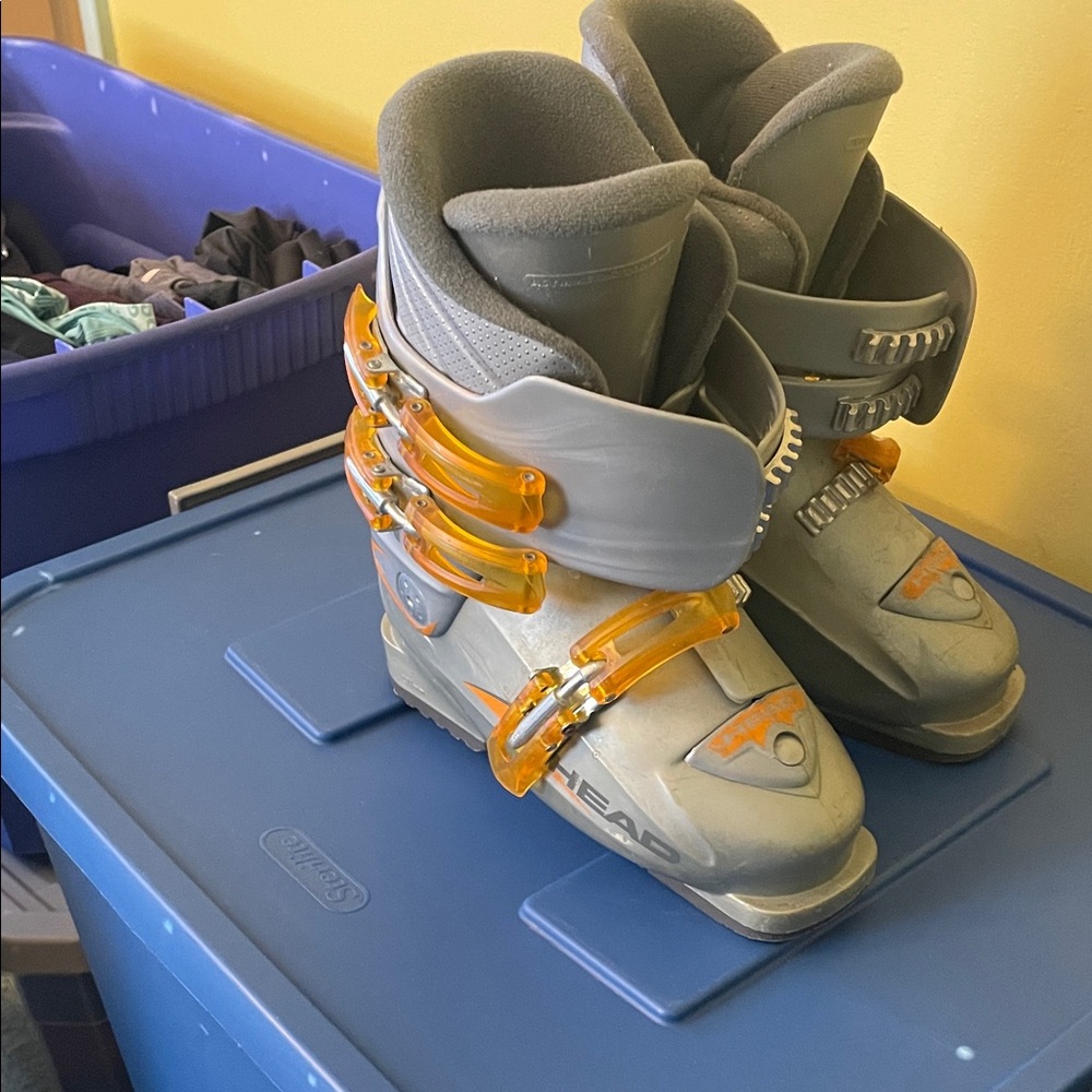 Head Gray Ski Boots with Amber Buckles - Picture 3 of 5